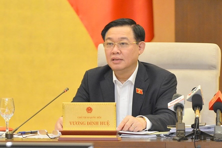 Chủ tịch Quốc hội Vương Đình Huệ phát biểu tại phiên họp. Ảnh: Minh Thành